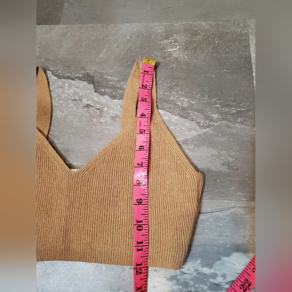 Levi's Norma Sweater Bralette. Knit. Wool bland. V neck. Tan. Size S. - Picture 9 of 9